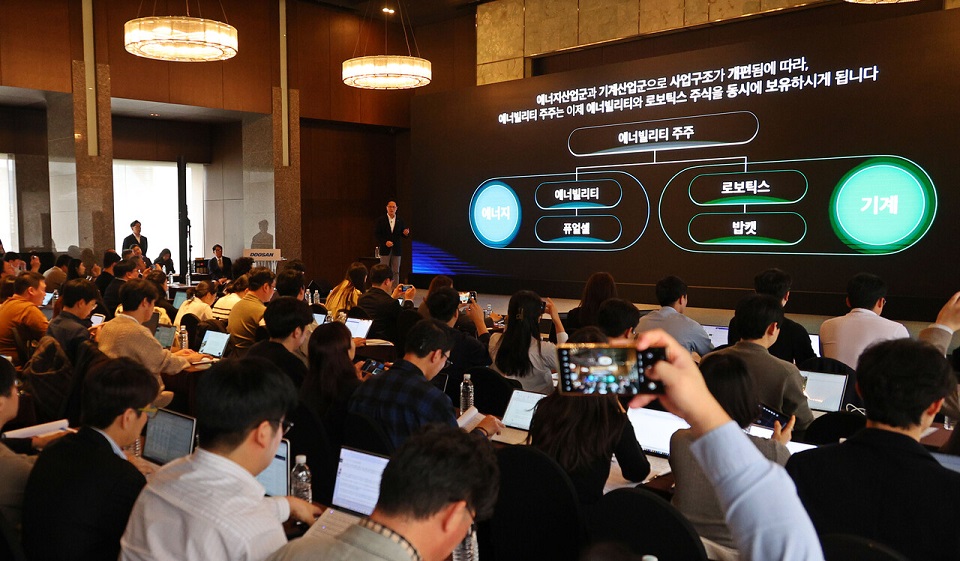 박상현 두산에너빌리티 대표가 지난달 21일 오후 서울 중구 플라자호텔에서 열린 두산에너빌리티-두산로보틱스 분할합병 건 기자간담회에서 발언하고 있다. /연합뉴스