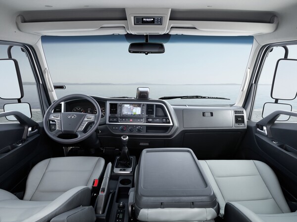 2025 더 뉴 마이티 내장. /현대차