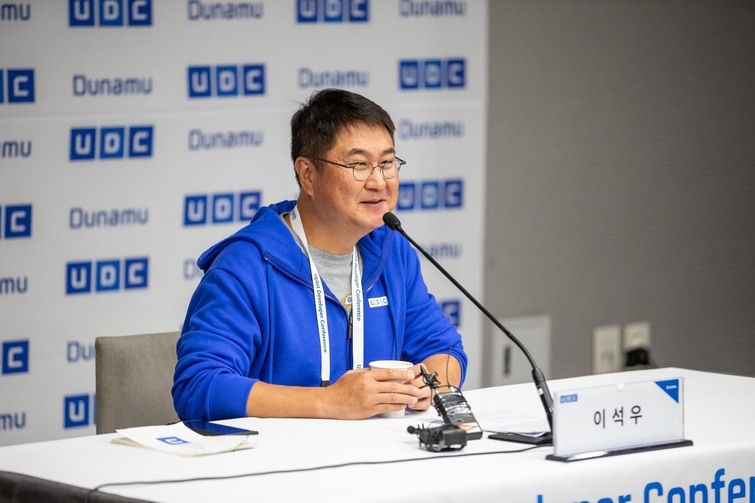 이석우 두나무 대표가 한 행사에서 발언하고 있다. /두나무