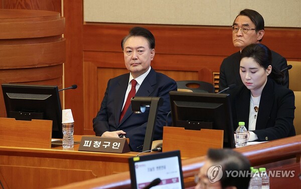 윤석열 대통령이 13일 서울 종로구 헌법재판소 대심판정에서 열린 윤석열 대통령 탄핵 심판 8차 변론기일에 출석해 있다. /연합뉴스