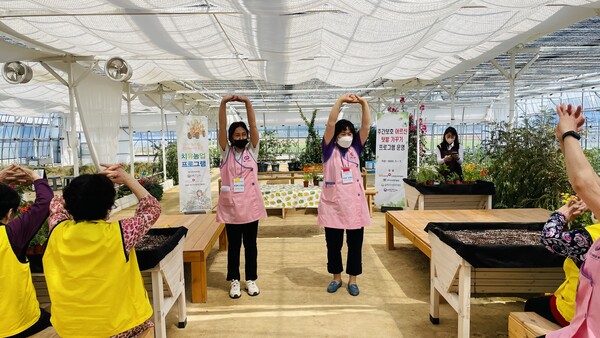 오늘도 어르신들과 함께하는 하루에 최선을 다하려 합니다. /이성숙