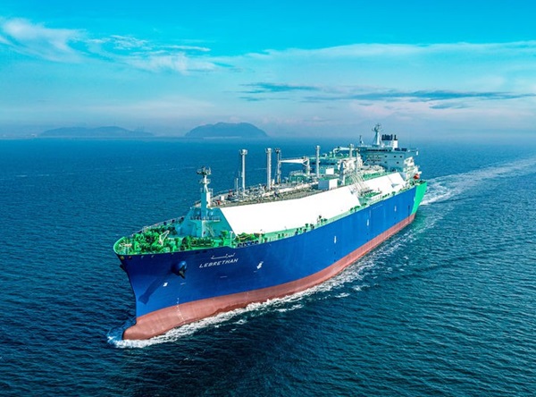 한화오션이 건조한 200번째 LNG운반선인 SK해운의 '레브레사(LEBRETHAH)'호가 운항 중이다. /한화오션
