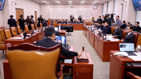 지난 12일 국회 법제사법위원회에서 전체회의가 열리고 있다. /연합뉴스 