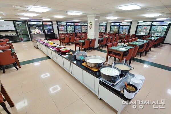 건강식을 갖춘 식당./동해약천온천 실버타운 제공