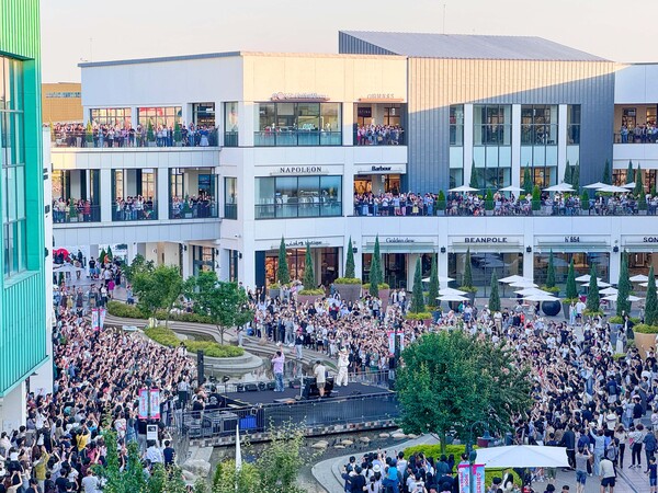 현대프리미엄아울렛 김포점 슈퍼스테이지 콘서트 현장사진 /현대백화점