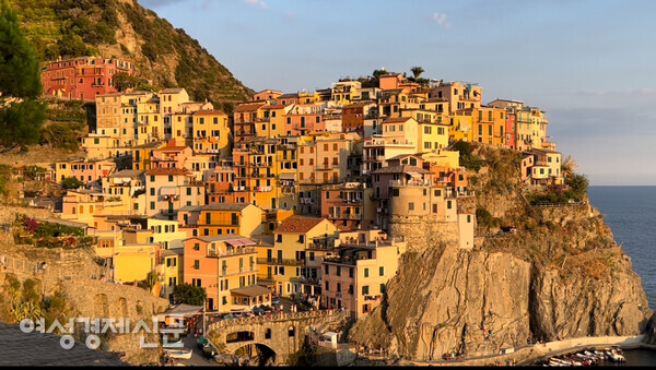 바다 끝 절벽 마을 친퀘테레를 걷고 마주한 리오마조레-마나롤라의 일몰 /사진=박재희