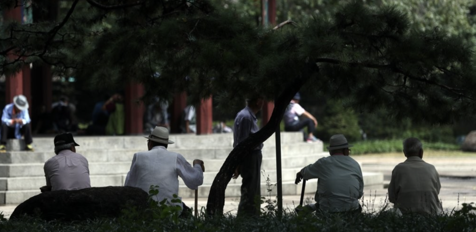 지난해 출생아 수가 소폭 반등했지만 사망자가 수가 그보다 많아 인구 자연감소 추세가 이어졌다. /연합뉴스