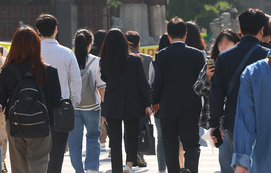 정부와 기업이 여성 인재 활용을 단순한 성평등 문제가 아니라 국가 경쟁력과 경제 성장의 핵심 요소로 인식해야 한다는 지적이 나온다. /연합뉴스
