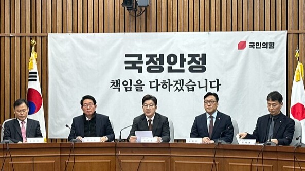 권성동 원내대표(가운데)가 7일 서울 여의도 국회에서 열린 '가상자산시장의 건전한 발전을 위한 정책과제' 민당정간담회에서 발언을 하고 있다. /서은정 기자