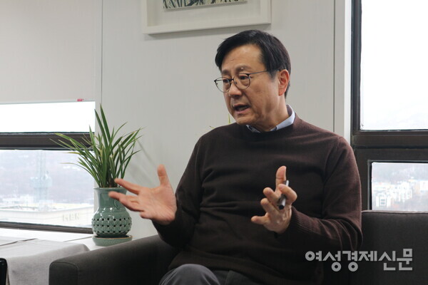 류영재 서스틴베스트 대표이사는 "당분간은 국민연금이 국내 주식 투자 비중을 높여 시장을 활성화할 필요가 있다"고 강조했다. /이상헌 기자