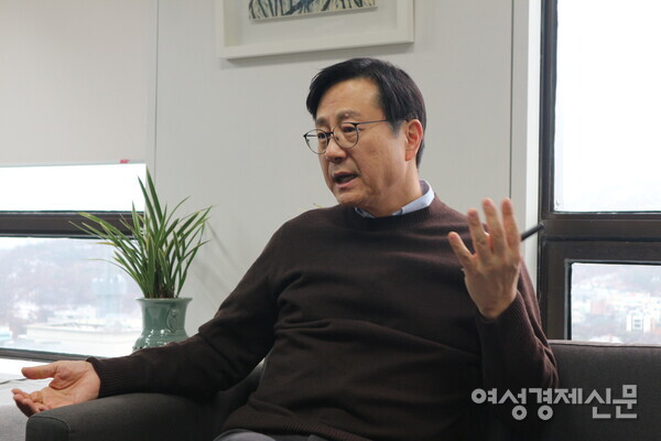 류영재 서스틴베스트 대표이사는 "배당 이자 소득에 대해서는 금액과 상관없이 그냥 15% 분리과세하는 것이 주식 시장 측면에서는 더 좋다"고 말했다. /이상헌 기자