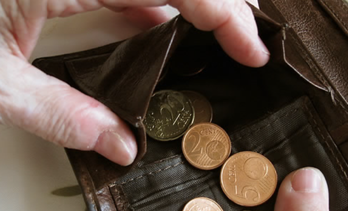 최근 금융위원회는 사망보험금 유동화 정책을 빠르면 올해 3분기부터 시행하겠다고 발표했다. /연합뉴스