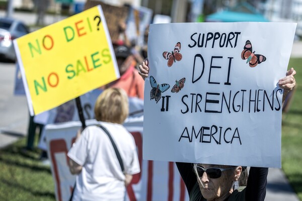 트럼프가 굳이 교육부를 콕 집어서 없애려고 하는 이유는 교육부가 바이든 전 행정부의 다양성, 형평성, 포용성 증진 정책인 DEI(Diversity, Equity, Inclusion) 추진의 핵심 부서였기 때문으로 보인다. /AP=연합뉴스