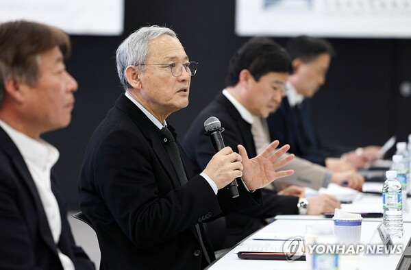 유인촌 문화체육관광부 장관이 2월 11일 광주 동구 국립아시아문화전당에서 열린 광주·전남 지역 여행업계 간담회에서 발언하고 있다. /연합뉴스