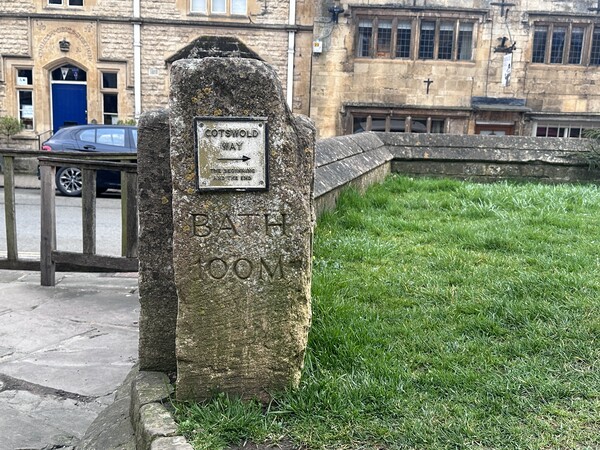 치핑 캠던의 100마일 시작 표시 석 /박재희