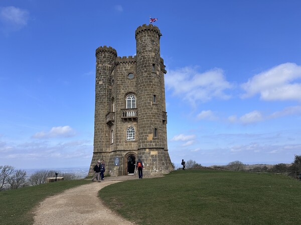 날씨가 좋을 때면 영국의 16개 주가 보인다는 브로드웨이 타워 /박재희
