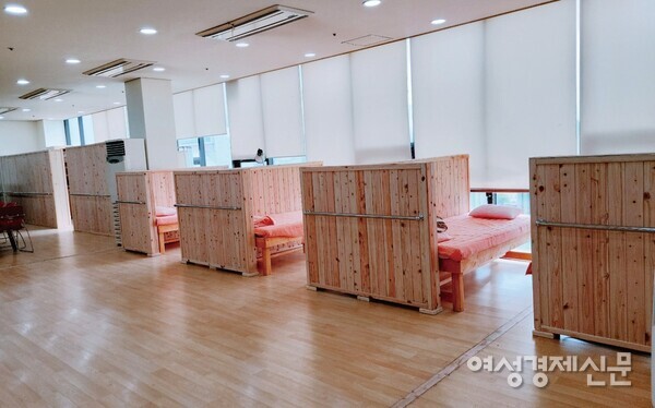 실버타운과 요양원 입소자들이 함께 사용하는 물리 치료실./이한세 객원기자