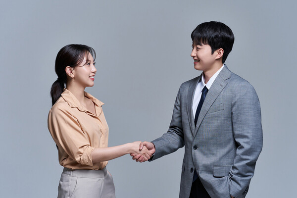 오늘 당신의 의견에 반대하는 사람을 만난다면 당신의 목적은 논쟁에서 이기는 것이 아니라 상대방의 마음을 얻고 그들의 열렬한 협력을 얻는 것임을 기억하자. /게티이미지뱅크