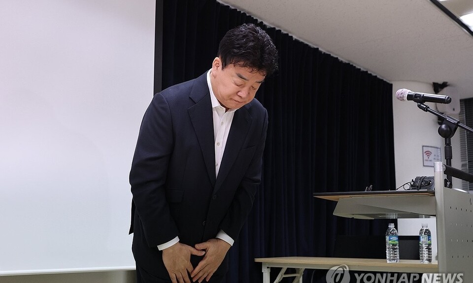 백종원 대표는 여러 논란에 대해 고개를 숙였다. /연합뉴스