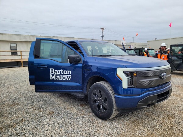 SK온이 미국 완성차 기업 포드와 총 10조2000억원을 투자해 합작법인 블루오벌SK를 세우고, 미국 켄터키주와 테네시주에 연간 129GWh(기가와트시) 규모의 배터리 생산공장 3곳을 구축하기로 했다고 밝혔다. /연합뉴스