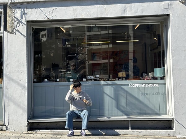 부암동 스코프 앞에서 / 권혁주