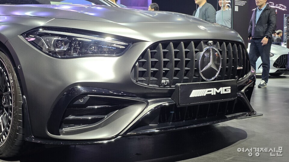메르데세스 벤츠 부스에 전시된 AMG 모델 /김현우 기자