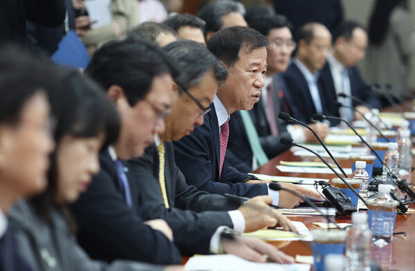 10일 서유석 금융투자협회장이 서울 금투협에서 열린 이복현 금감원장과의 자산운용사 CEO 간담회에서 발언하고 있다. /연합뉴스