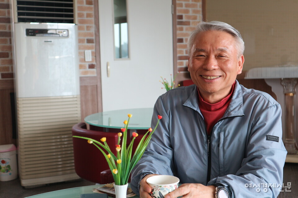 부산시 사하구 괴정동에서 공삼현 장로가 여성경제신문과 인터뷰하고 있다. /이상무 기자