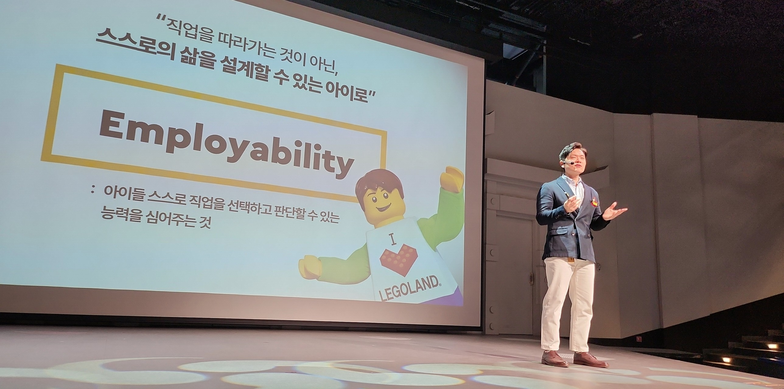 이순규 레고랜드 코리아 대표가 10일 오전 춘천 레고랜드에서 열린 미디어 간담회에서 발표를 진행하고 있다. /류빈 기자