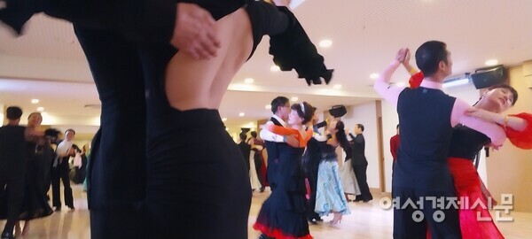 어떤 강사를 만나느냐에 따라 댄스 인생이 달라진다. /사진=강신영