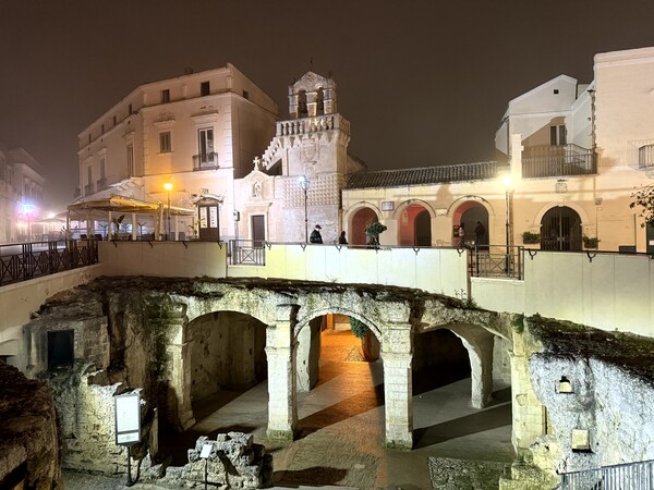 마테라 물리노 광장 지하동굴 입구 /전동수