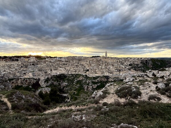 마테라 시를 바라보는 언덕에서 /전동수