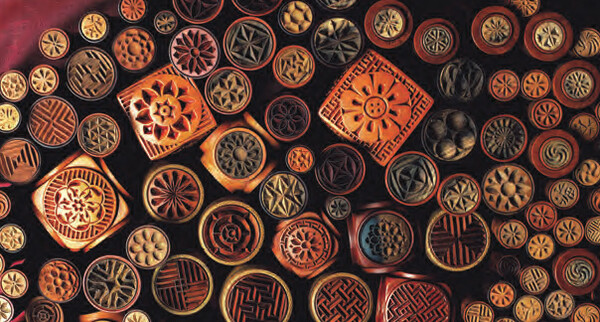 선, 원, 꽃, 당초문, 초화문, 물고기, 나비, 칠보문, 귀갑문, 구름문, 연화문 등 다채로운 문양의 떡살 /국가유산청