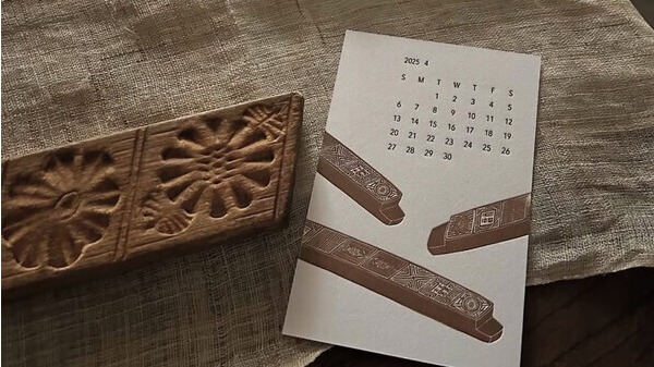 2025년 프레스 모멘트 4월 달력과 떡살 /room805_cobe 인스타그램