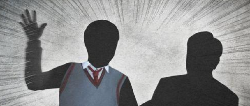 서울의 한 고등학교에서 수업 중 학생이 교사를 폭행한 사건이 발생하면서 교권 침해에 대한 우려가 다시 고조되고 있다. 교직원이 이 같은 상황에 대비해 가입할 수 있는 보험 상품이 주목된다. /연합뉴스