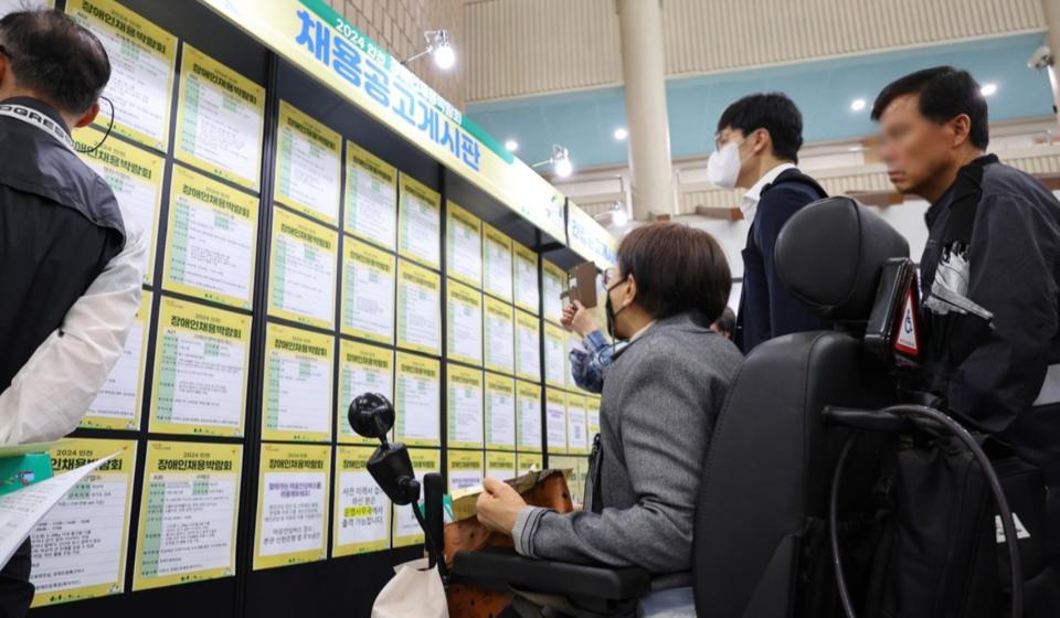 전문가는 민간 에이전시 중심의 고용 구조가 장애인을 초단기·저임금 일자리로 고착시킬 위험이 크다고 지적했다. /연합뉴스