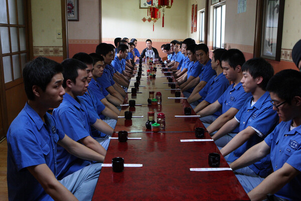 영화 바람은 주인공인 배우 정우가 부산에서 겪은 학창시절을 토대로 만들어졌다. /네이버 영화