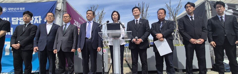 허은아 개혁신당 전 대표가 23일 기자회견을 열며 30여명의 당원들과 동반 탈당 및 대선 무소속 출마를 선언했다. /김민 기자