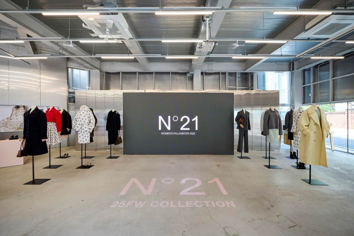 코오롱인더스트리FnC부문이 전개하는 이탈리아 럭셔리 디자이너 브랜드 N21(넘버투애니원)이 2025년 가을·겨울 프레젠테이션을 성황리에 마쳤다. /코오롱FnC