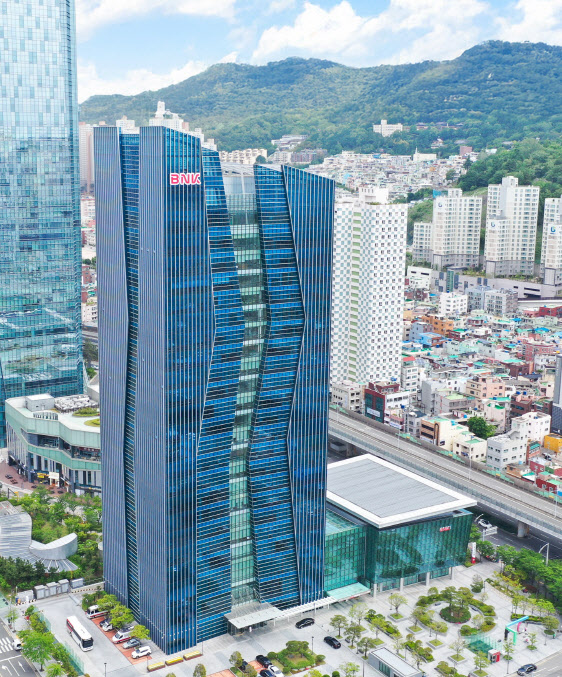 BNK금융의 1분기 순이익이 1666억원을 기록했다. /BNK금융그룹