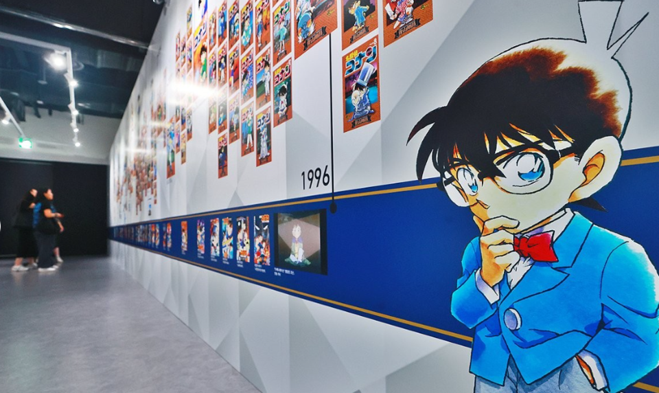 지난 2024년 7월 30일 오후 서울 마포구 AK플라자 홍대에서 열린 연재 30주년 기념 명탐정 코난전을 찾은 관람객들이 전시를 둘러보고 있다. /연합뉴스