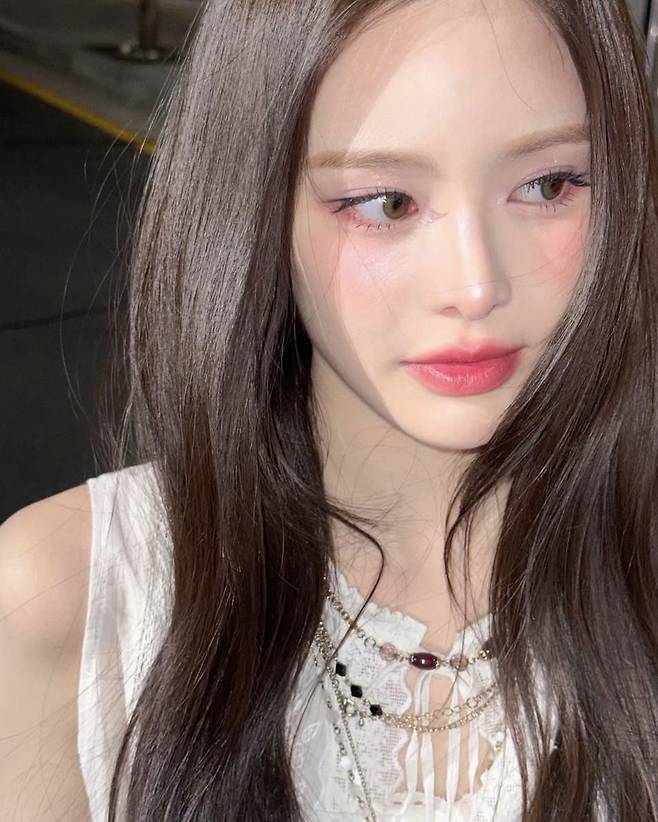 이즈나 지민 /인스타그램 @izna_offcl