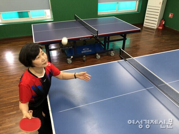 탁구 서브 규칙은 손에서 16cm 이상 공을 던져 올려서 쳐야 한다. /사진=김정희