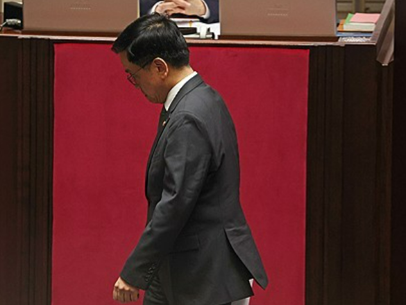  지난 1일 최상목 경제부총리 겸 기획재정부 장관이 국회에서 본회의 표결 절차를 마친 뒤 회의장를 떠나고 있다. /연합뉴스