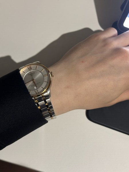 티쏘(TISSOT) 시계를 착용한 모습 /권혁주
