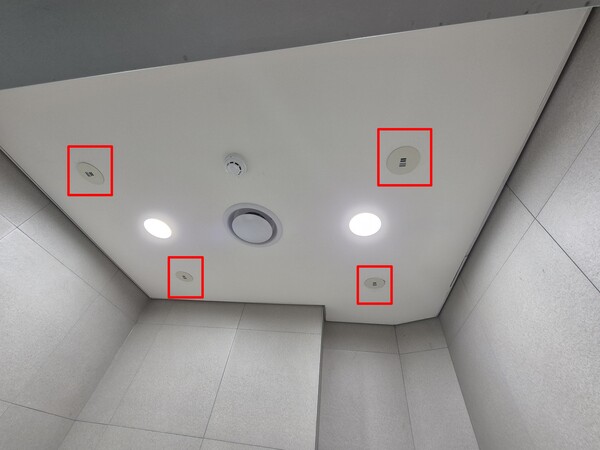 지하철 여성화장실에 상시형 불법 촬영 탐지기가 설치된 모습 /한국여성단체협의회