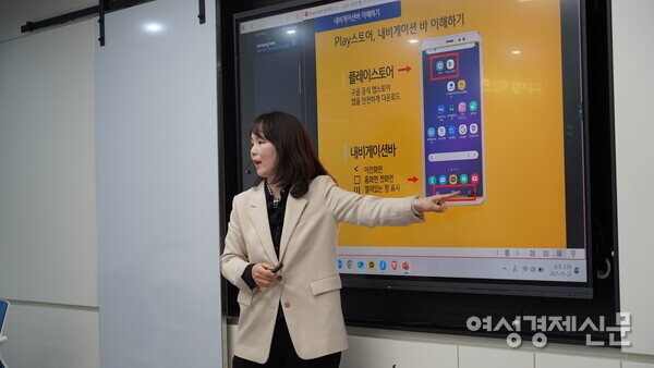 주혜경 시니어금융교육협의회 강사가 강의를 진행하고 있다. /박소연 기자