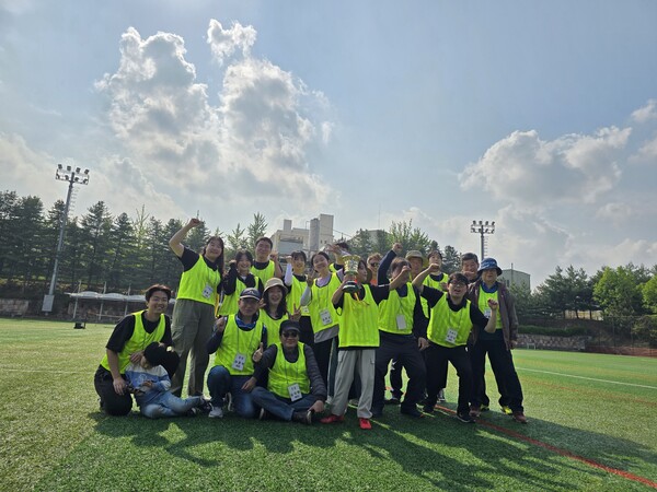 최종 우승팀 결정  트로피를 들고 환호 /박종섭