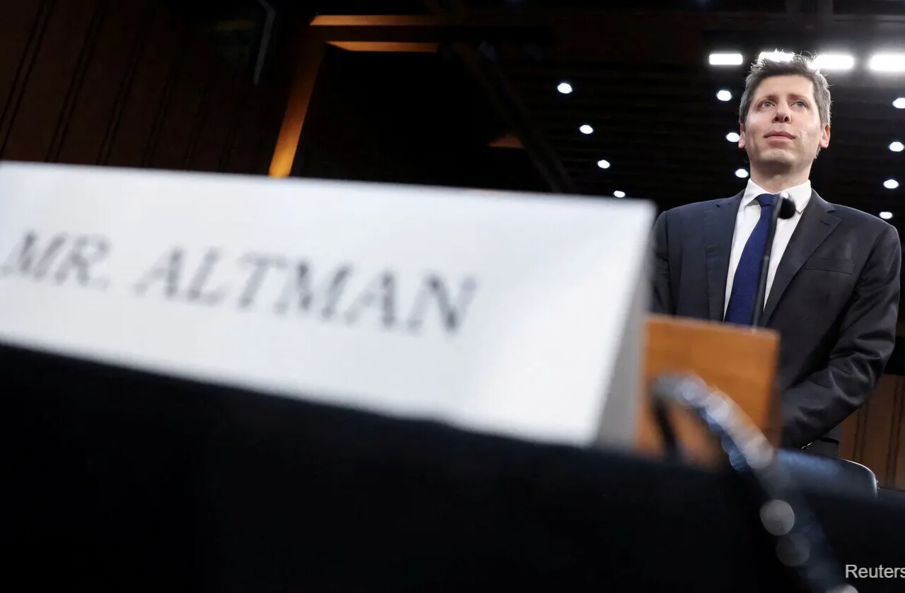 샘 올트먼 오픈AI의 공동 창립자 겸 최고경영자(CEO)가 지난 8일 미국 상원에서 열린 경쟁력 강화 청문회에 참석하고 있다. /AP=연합뉴스