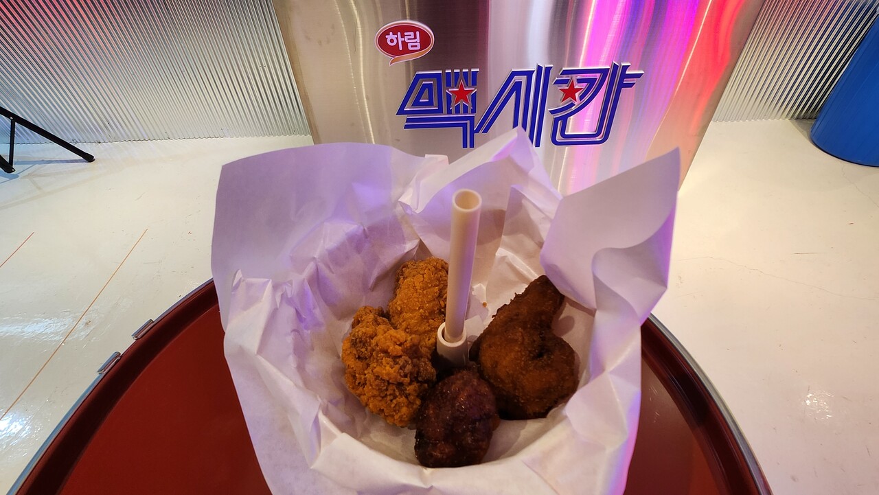 하림 맥시칸 크리스피 봉과 순살, 허니버터 봉, 갈릭양념 봉 등을 선보였다. /류빈 기자 